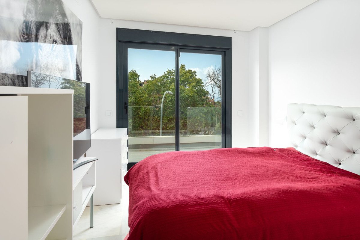 2 Bed Middle Floor Apartment in Marbella
