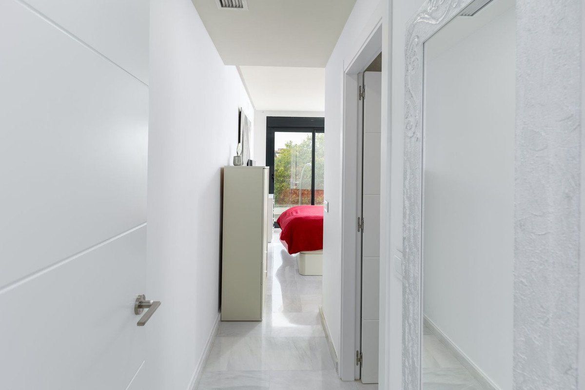 2 Bed Middle Floor Apartment in Marbella