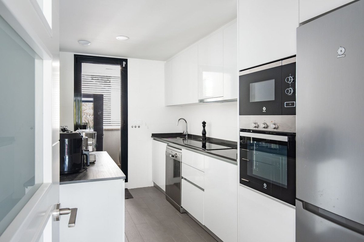 2 Bed Middle Floor Apartment in Marbella