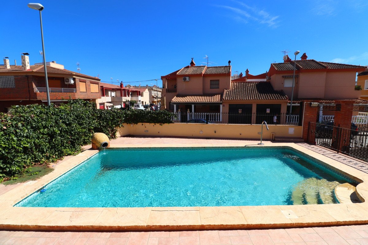 5 Bed Detached Villa in Los Palacios