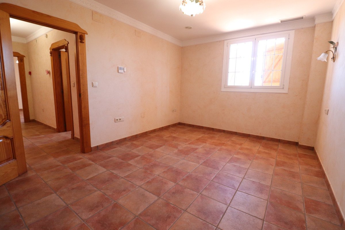 5 Bed Detached Villa in Los Palacios