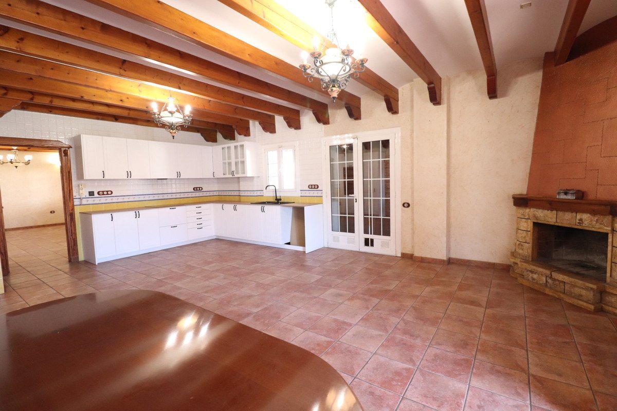 5 Bed Detached Villa in Los Palacios