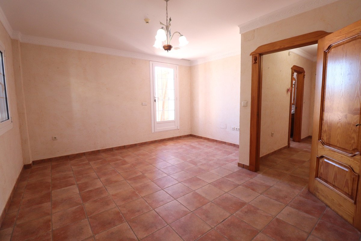 5 Bed Detached Villa in Los Palacios