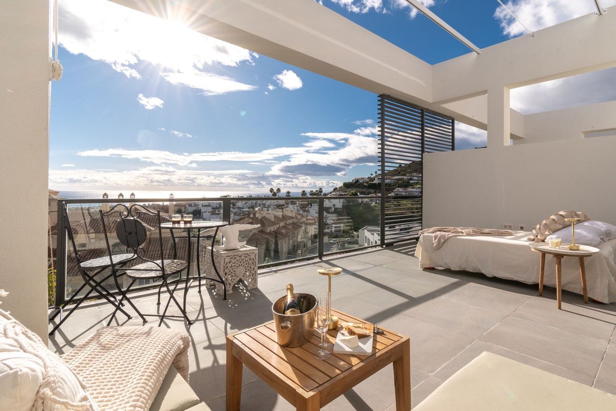 3 Bed Semi-Detached House in Riviera del Sol