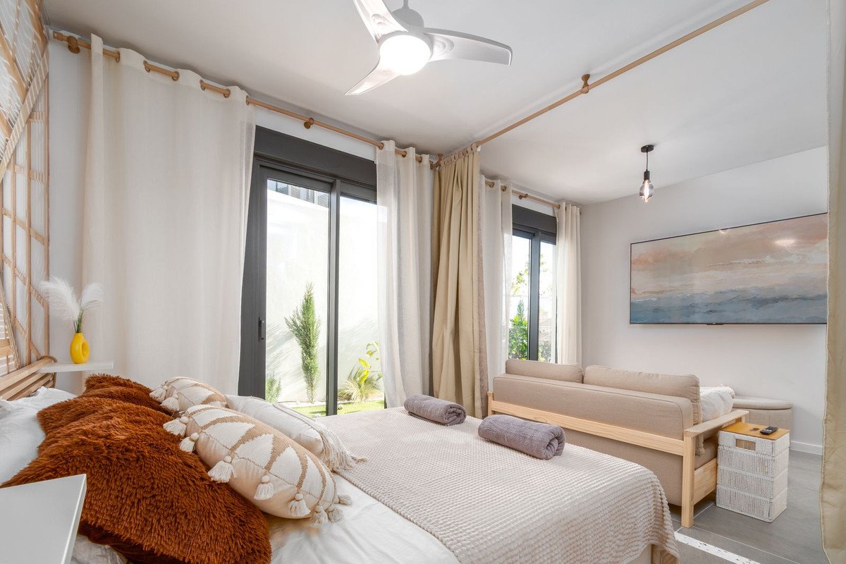 3 Bed Semi-Detached House in Riviera del Sol