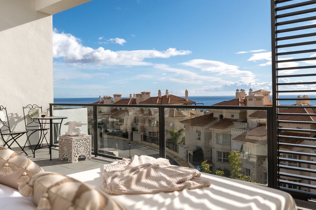 3 Bed Semi-Detached House in Riviera del Sol
