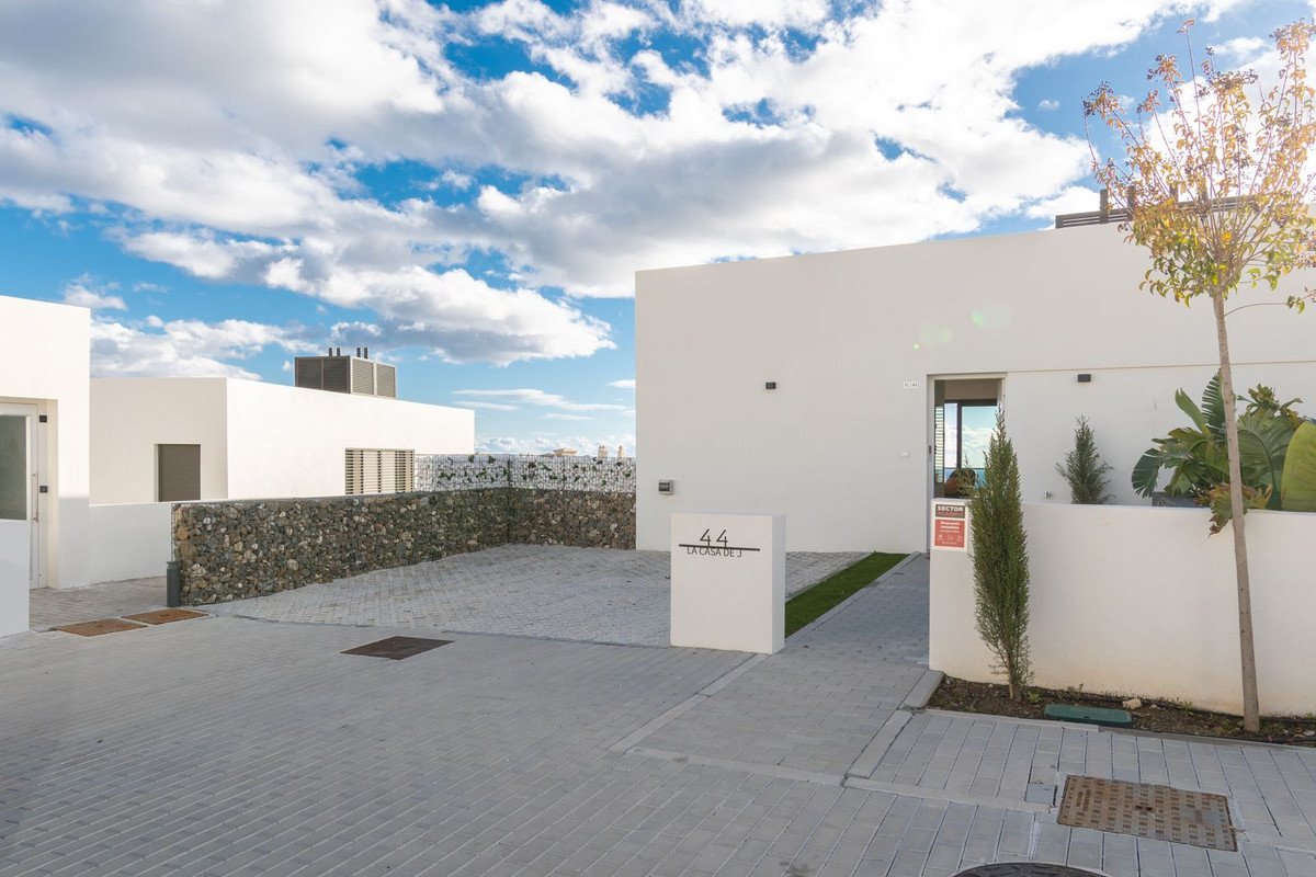 3 Bed Semi-Detached House in Riviera del Sol