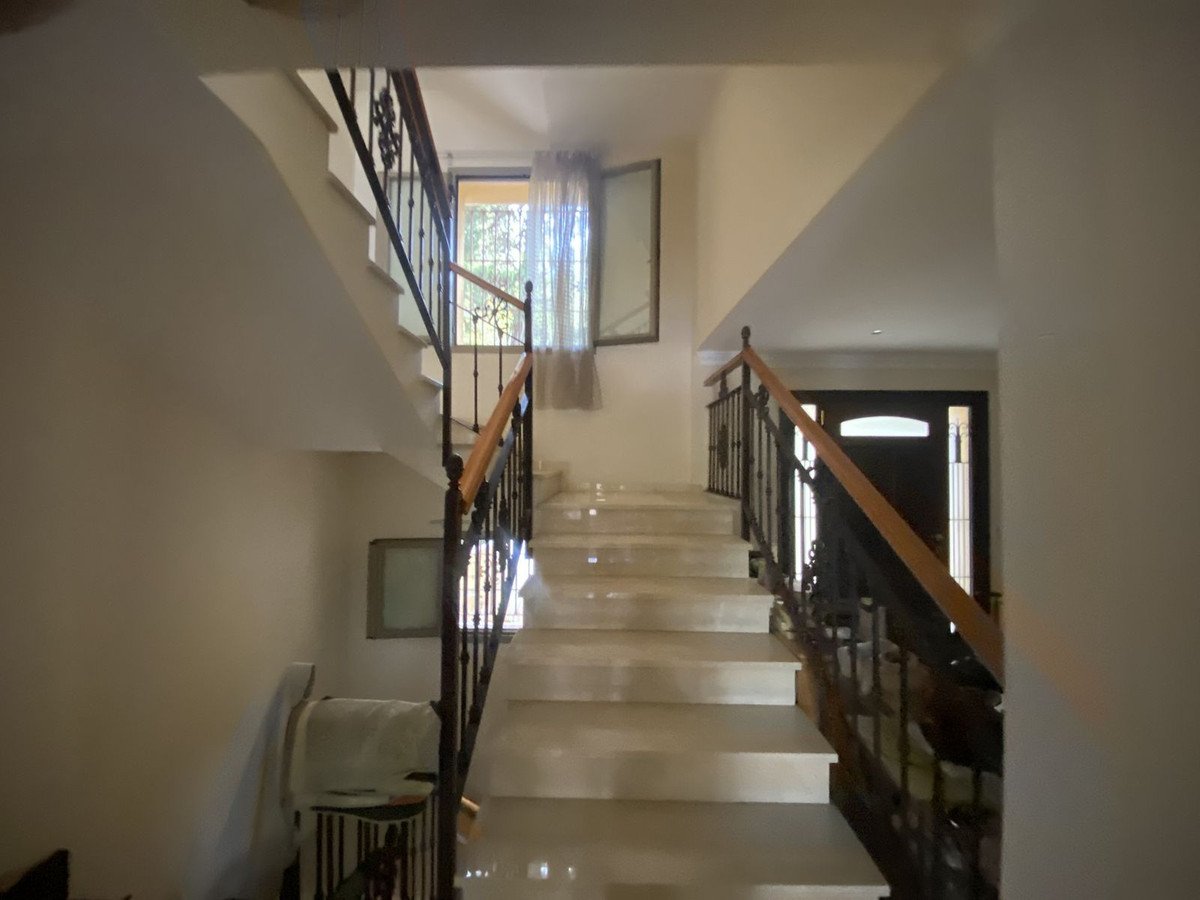 6 Bed Detached Villa in Nueva Andalucía