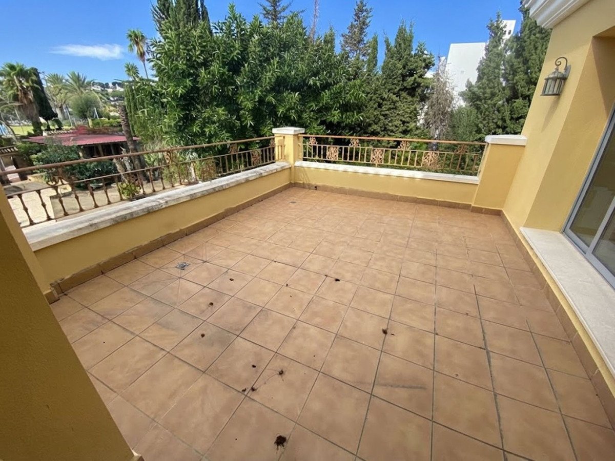 6 Bed Detached Villa in Nueva Andalucía