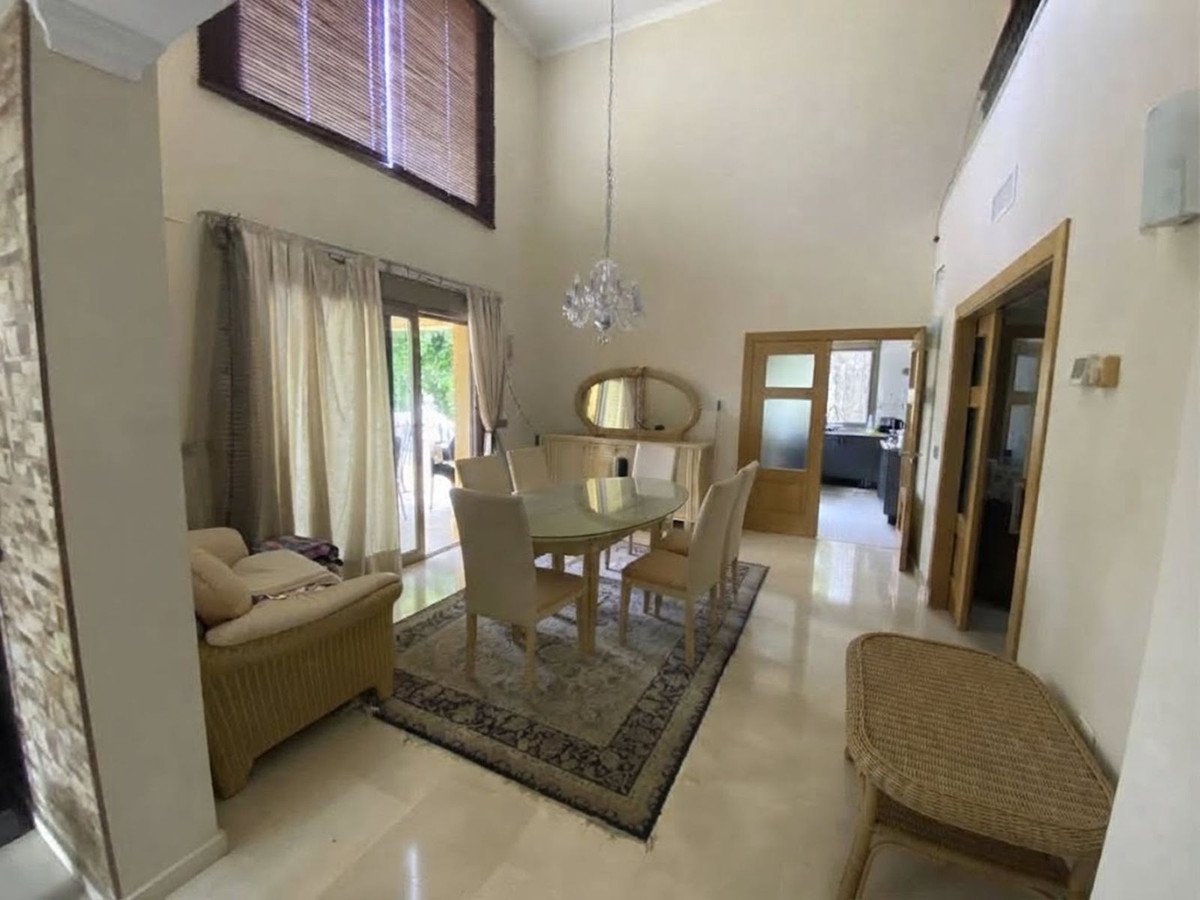 6 Bed Detached Villa in Nueva Andalucía