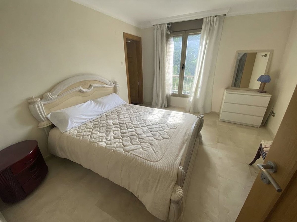 6 Bed Detached Villa in Nueva Andalucía