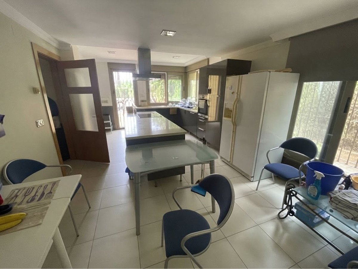6 Bed Detached Villa in Nueva Andalucía