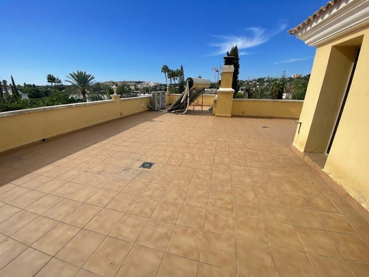 6 Bed Detached Villa in Nueva Andalucía