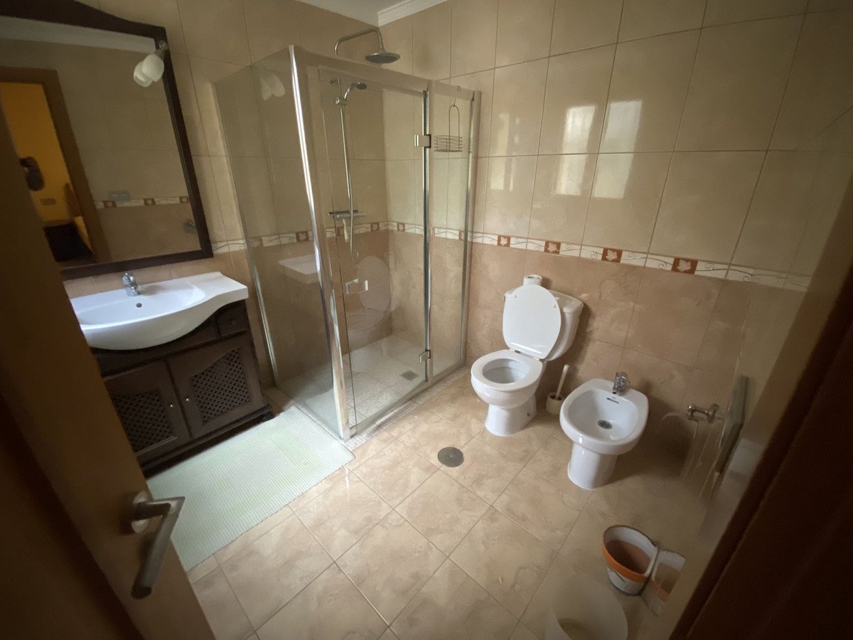 6 Bed Detached Villa in Nueva Andalucía