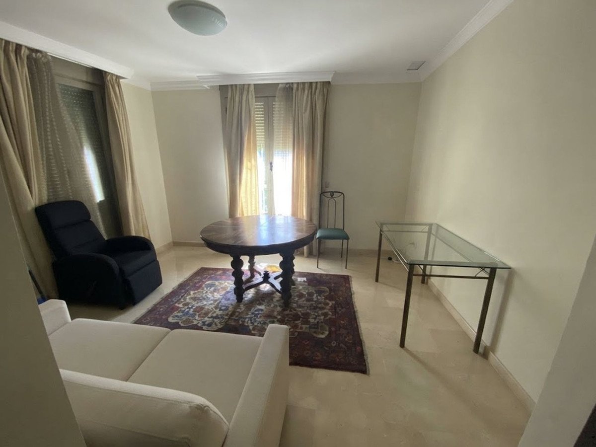6 Bed Detached Villa in Nueva Andalucía