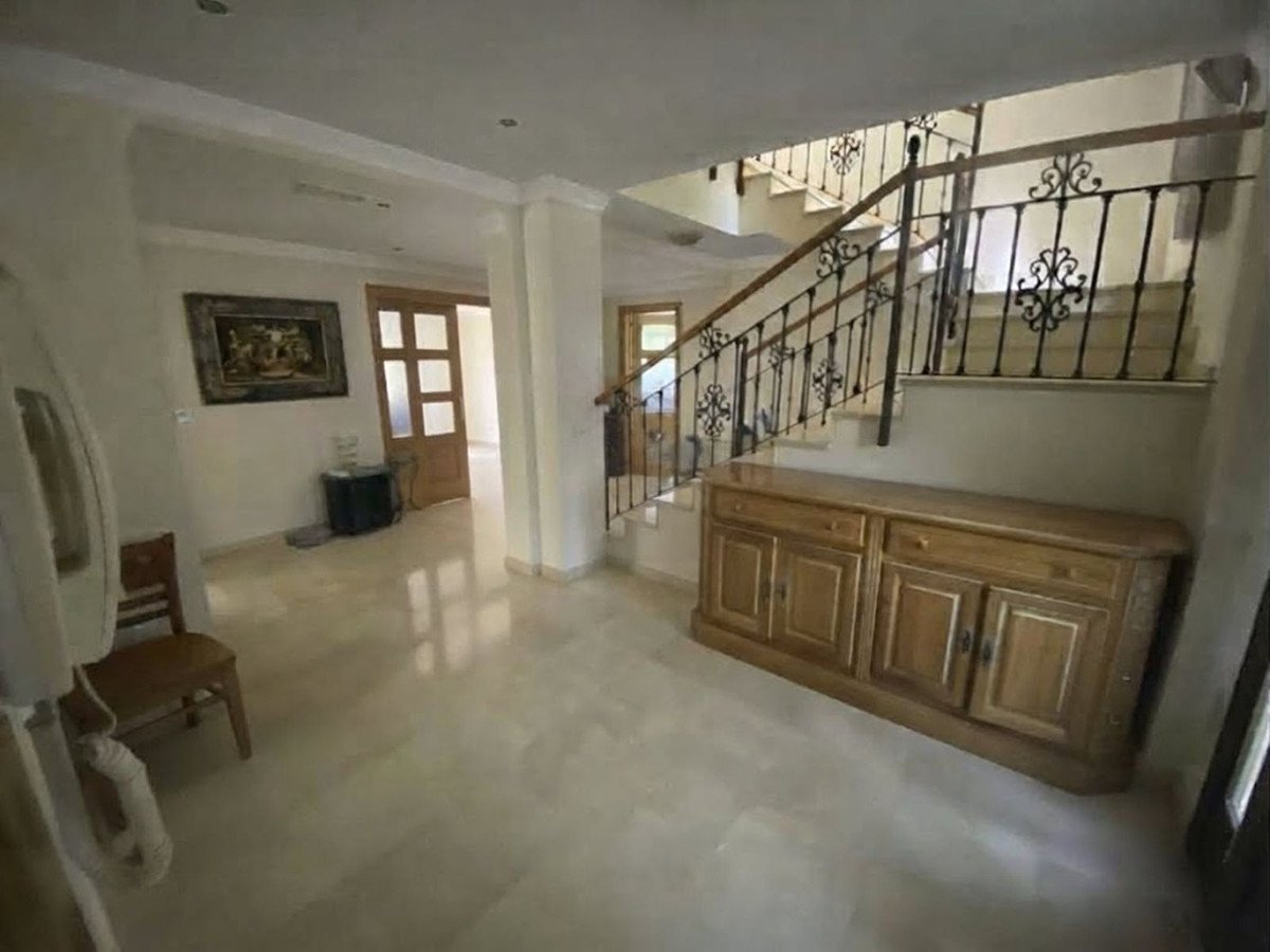 6 Bed Detached Villa in Nueva Andalucía