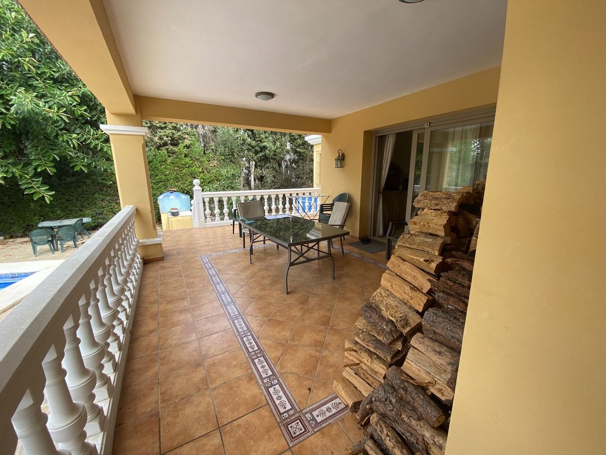 6 Bed Detached Villa in Nueva Andalucía