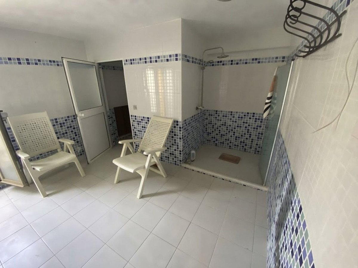 6 Bed Detached Villa in Nueva Andalucía