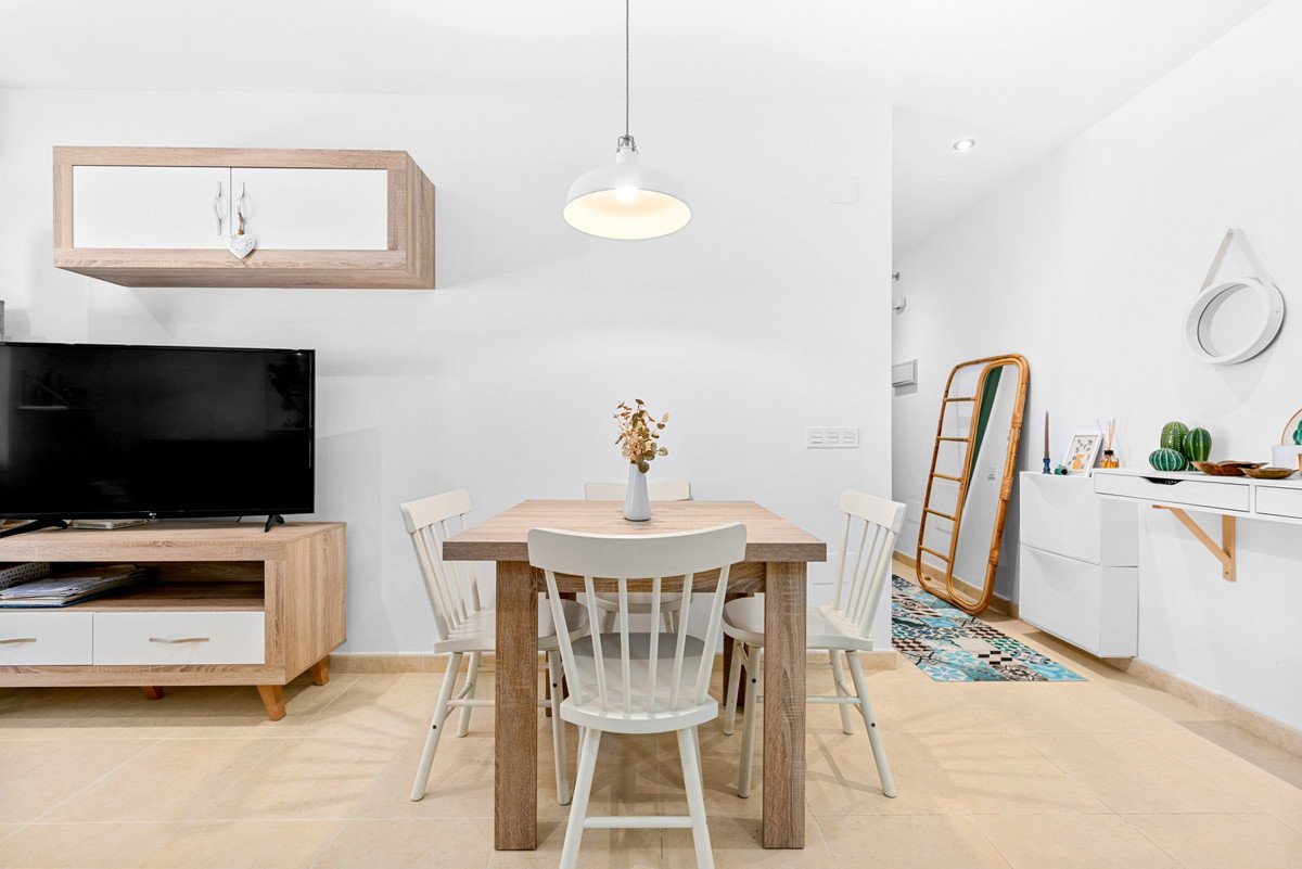 2 Bed Middle Floor Apartment in Las Lagunas