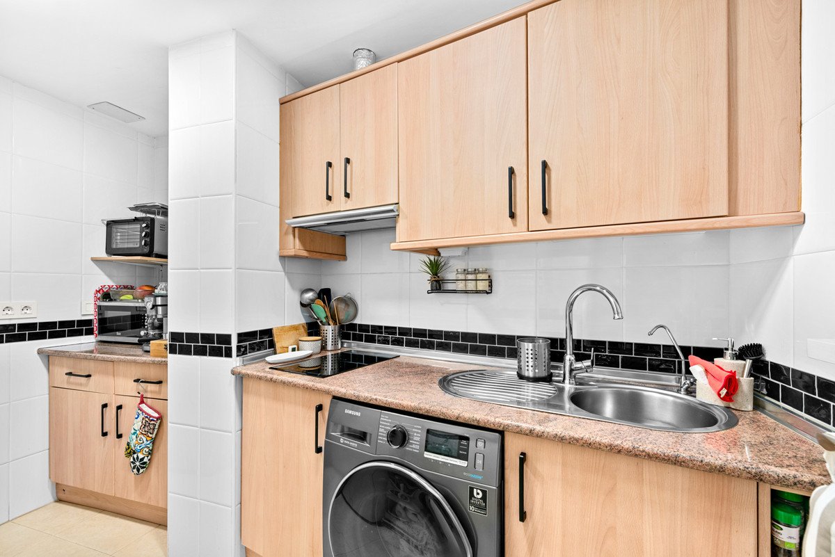2 Bed Middle Floor Apartment in Las Lagunas