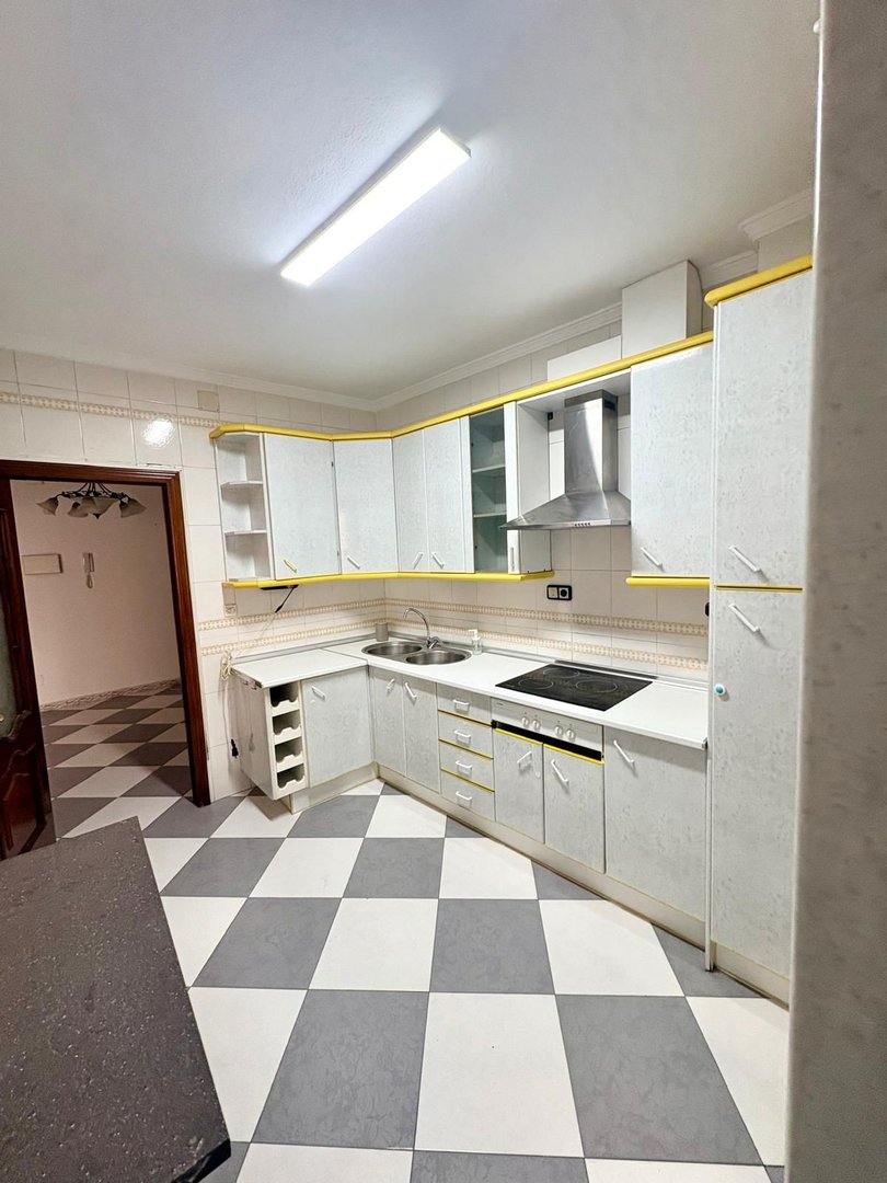 4 Bed Middle Floor Apartment in Alhaurín el Grande