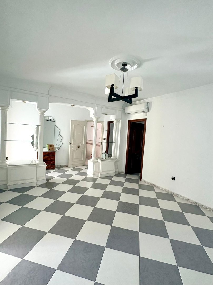 4 Bed Middle Floor Apartment in Alhaurín el Grande