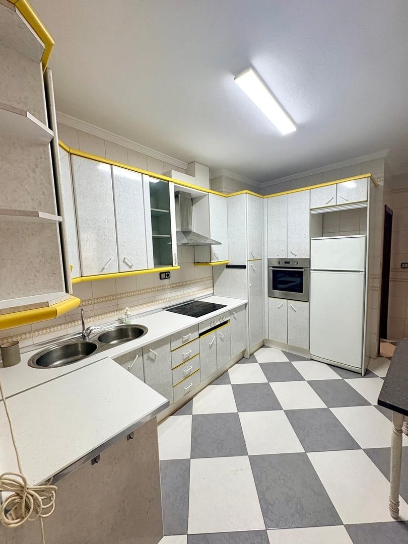 4 Bed Middle Floor Apartment in Alhaurín el Grande