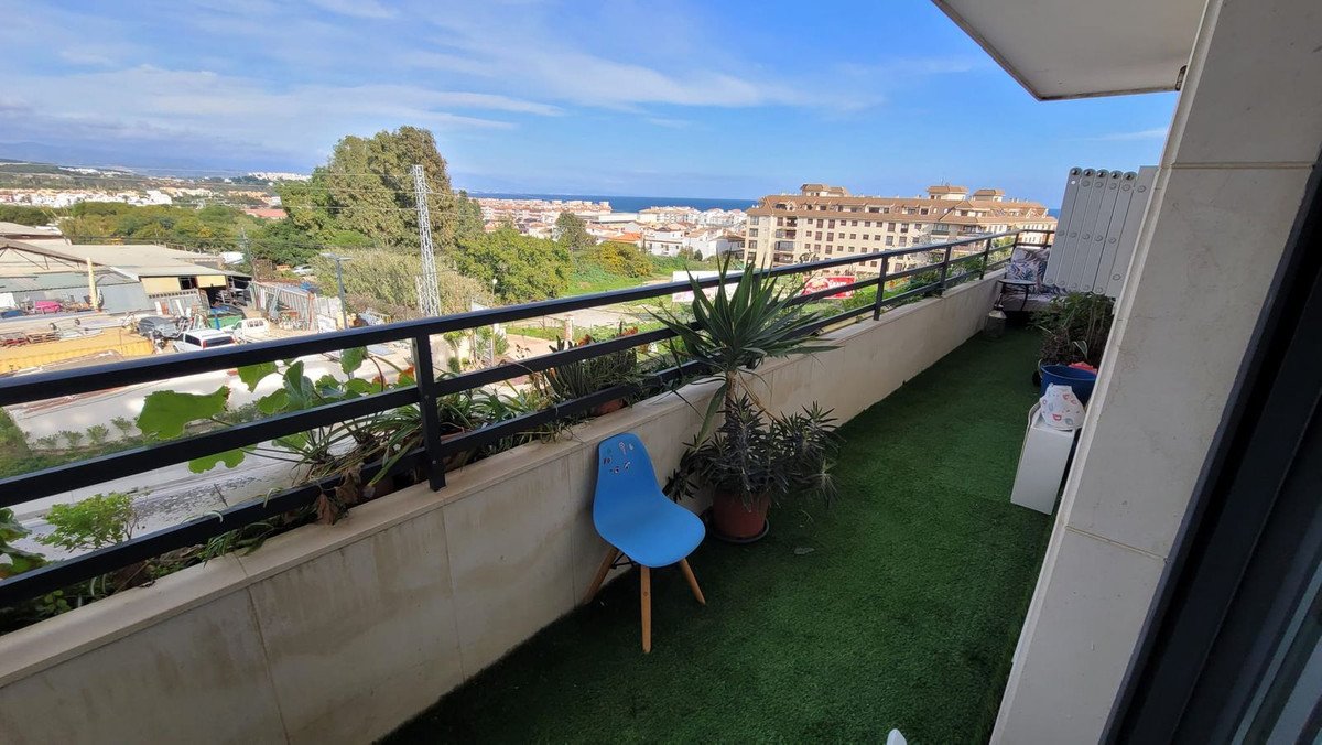 3 Bed Middle Floor Apartment in Manilva