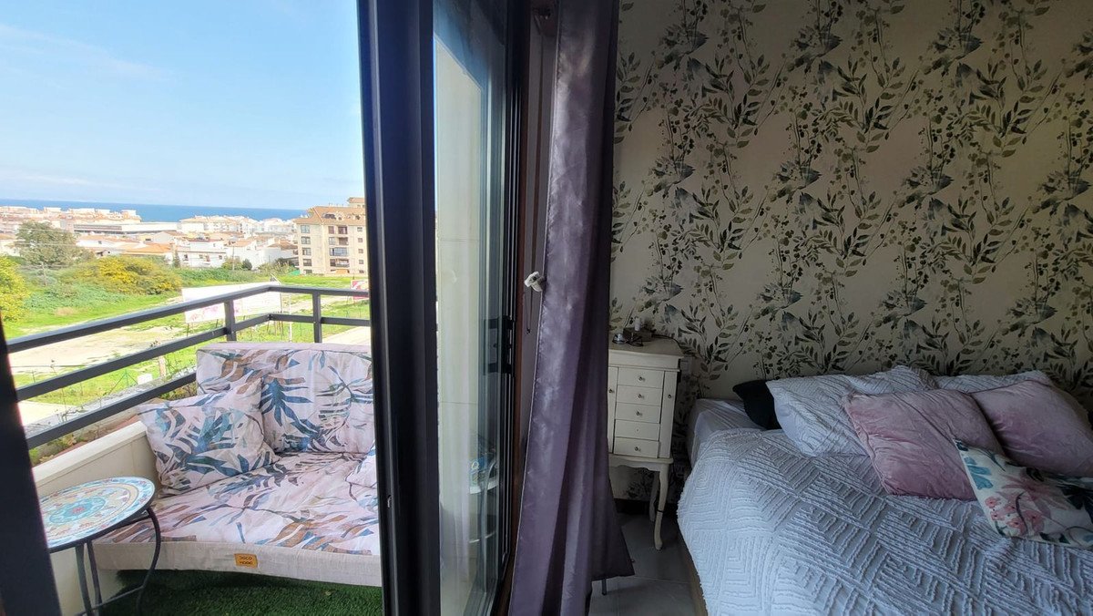 3 Bed Middle Floor Apartment in Manilva