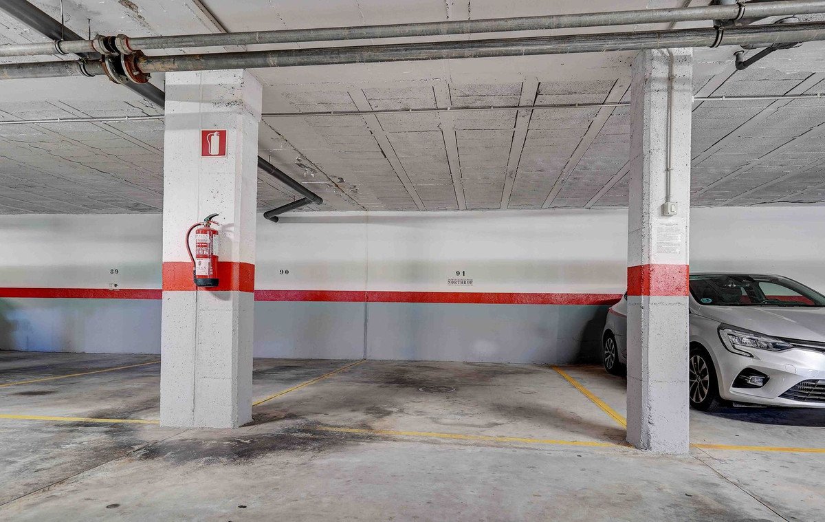 2 Bed Middle Floor Apartment in Calahonda