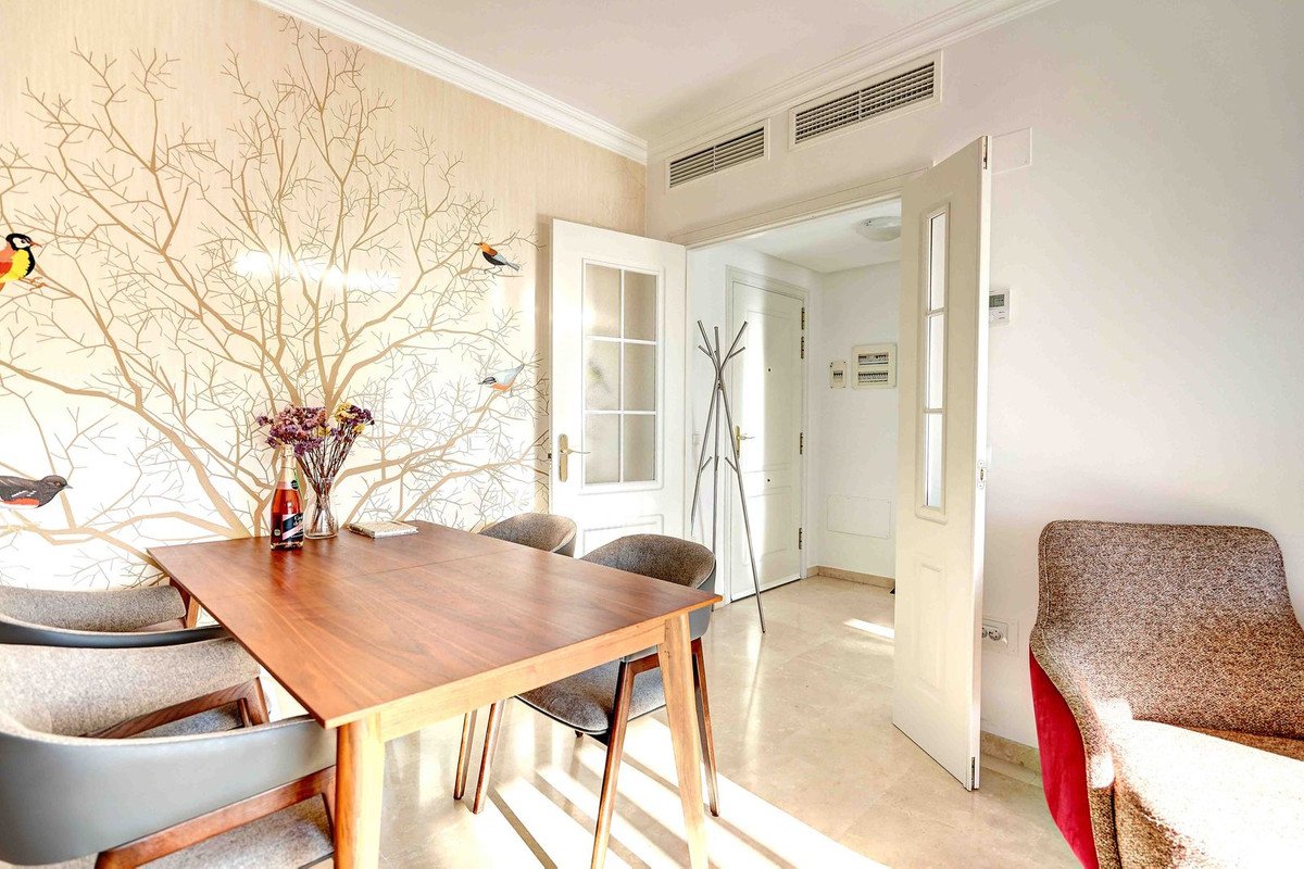 2 Bed Middle Floor Apartment in Calahonda