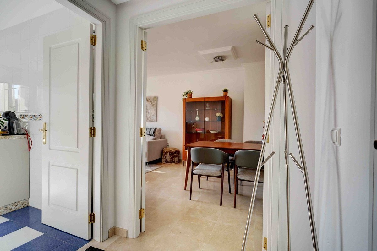 2 Bed Middle Floor Apartment in Calahonda
