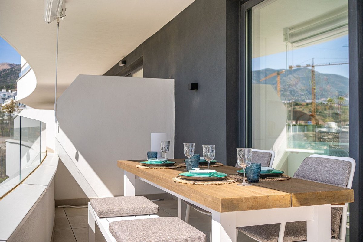 2 Bed Middle Floor Apartment in Fuengirola