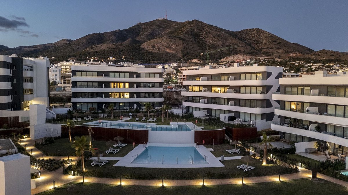 2 Bed Middle Floor Apartment in Fuengirola