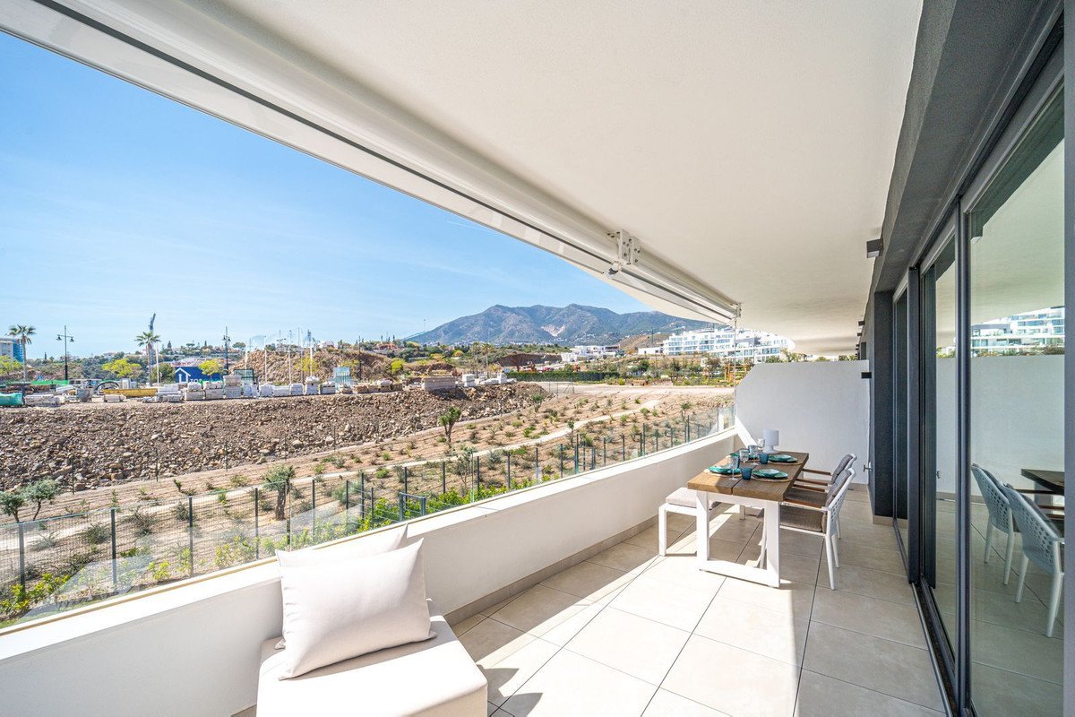 2 Bed Middle Floor Apartment in Fuengirola