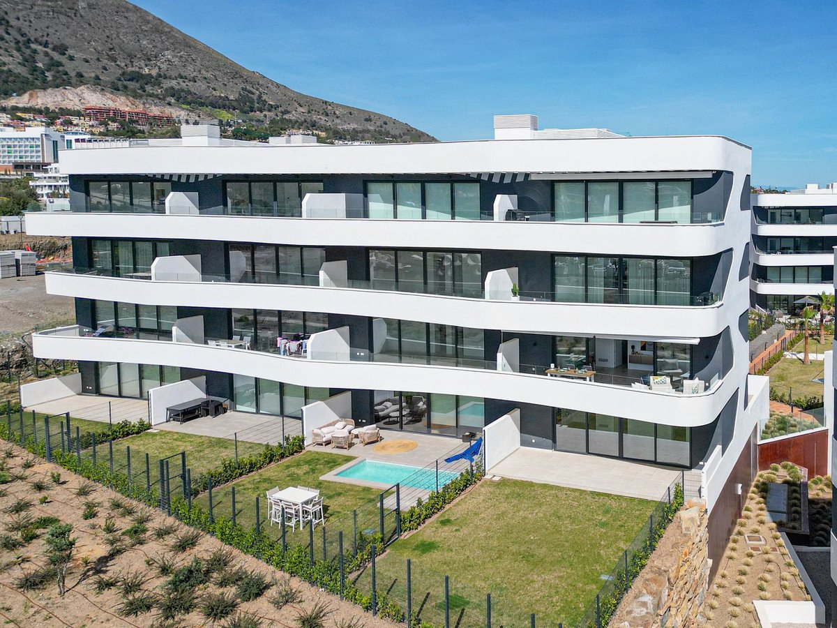2 Bed Middle Floor Apartment in Fuengirola