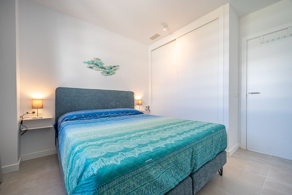 2 Bed Middle Floor Apartment in Fuengirola