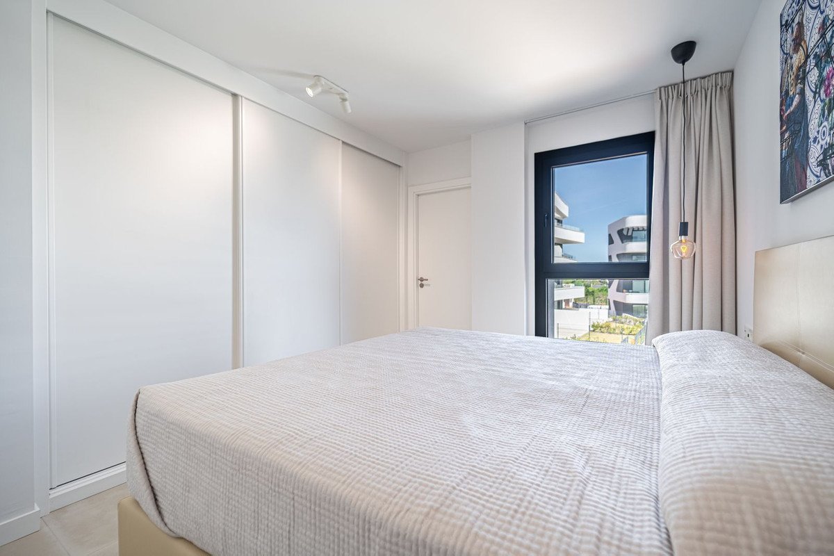 2 Bed Middle Floor Apartment in Fuengirola