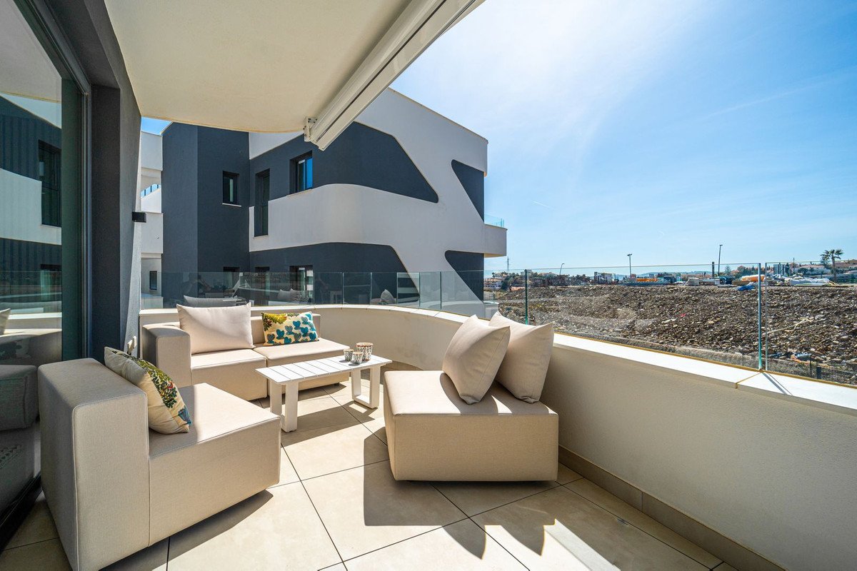 2 Bed Middle Floor Apartment in Fuengirola