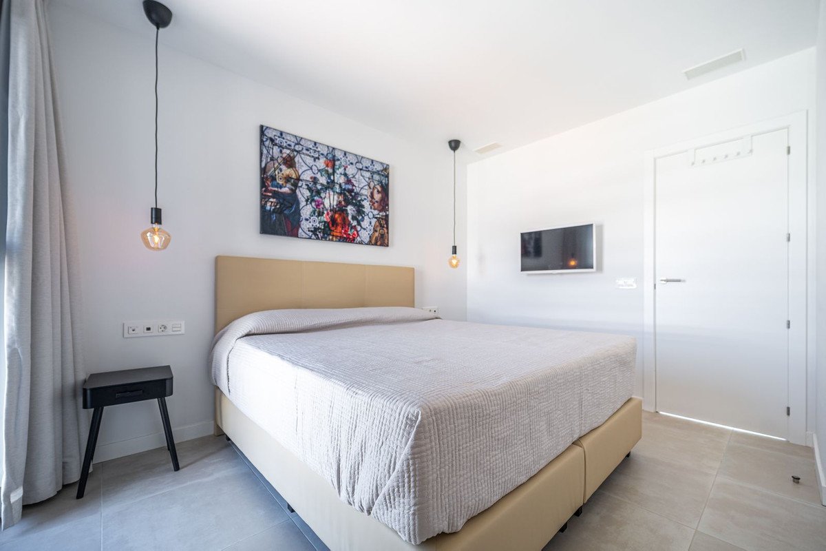 2 Bed Middle Floor Apartment in Fuengirola
