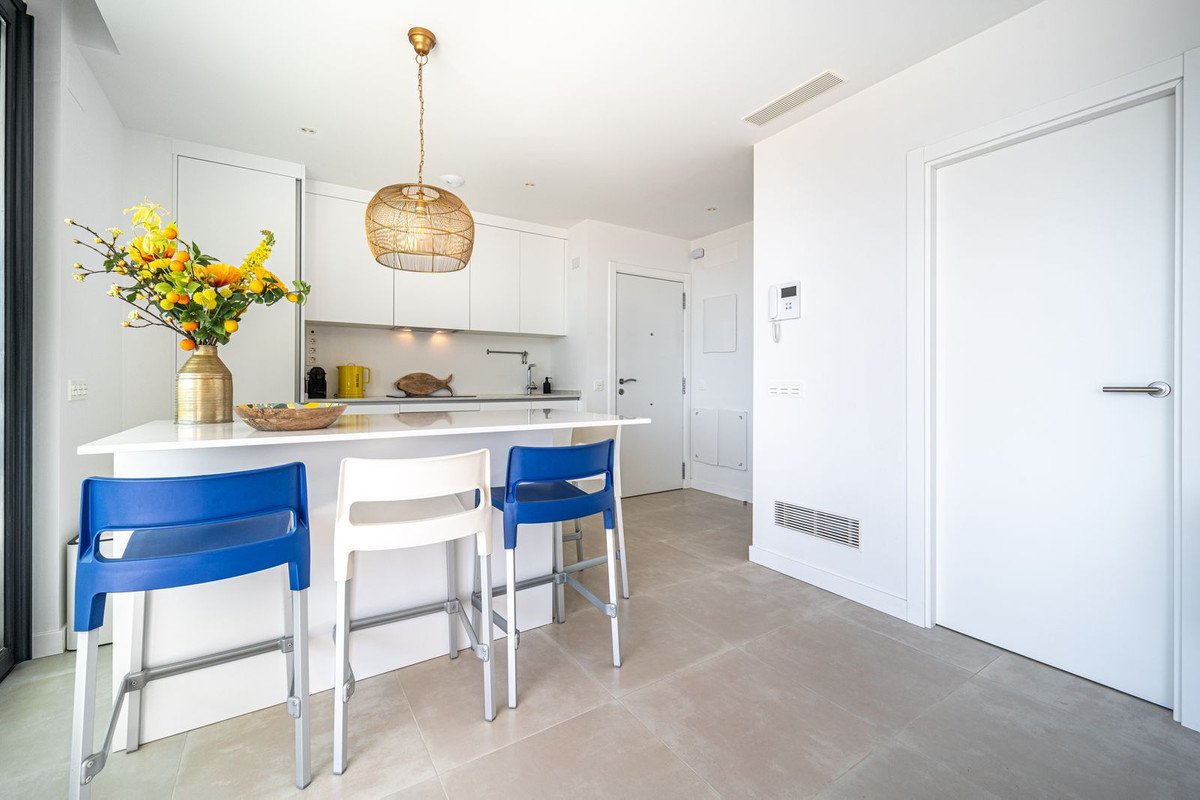 2 Bed Middle Floor Apartment in Fuengirola