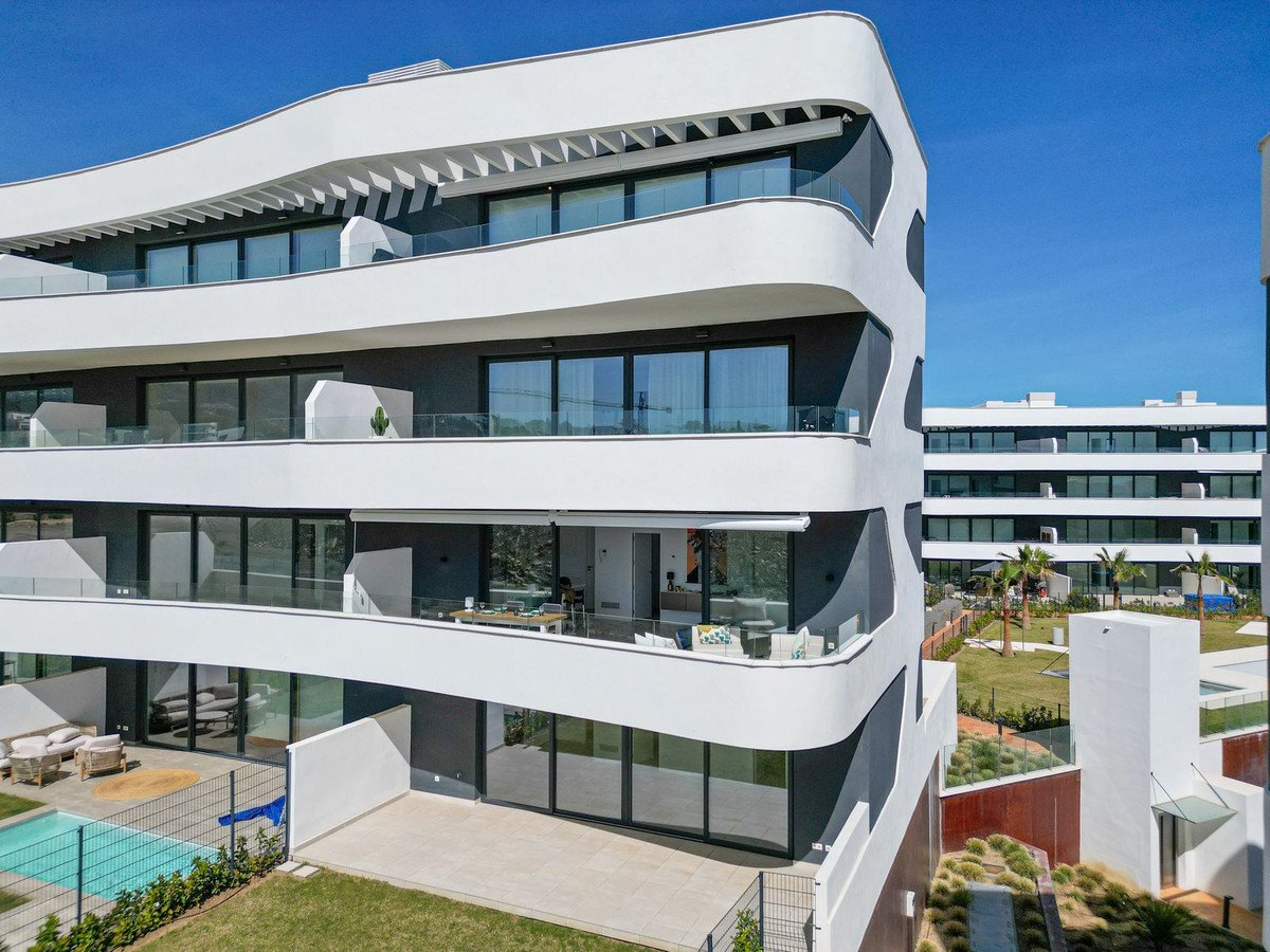 2 Bed Middle Floor Apartment in Fuengirola