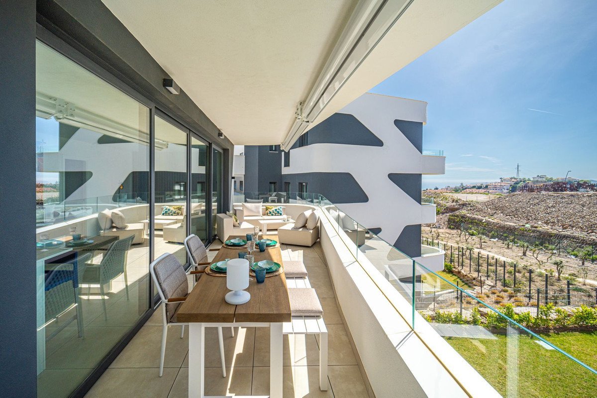 2 Bed Middle Floor Apartment in Fuengirola