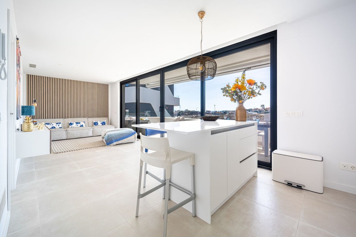 2 Bed Middle Floor Apartment in Fuengirola