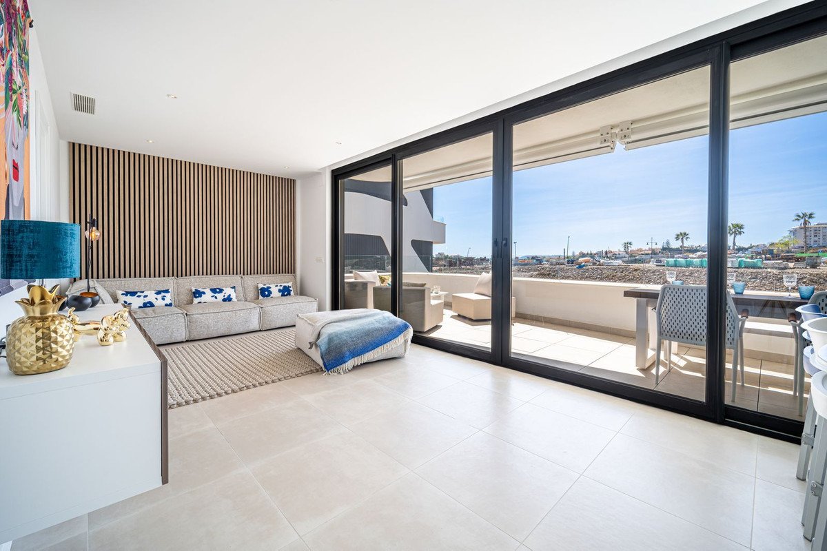 2 Bed Middle Floor Apartment in Fuengirola
