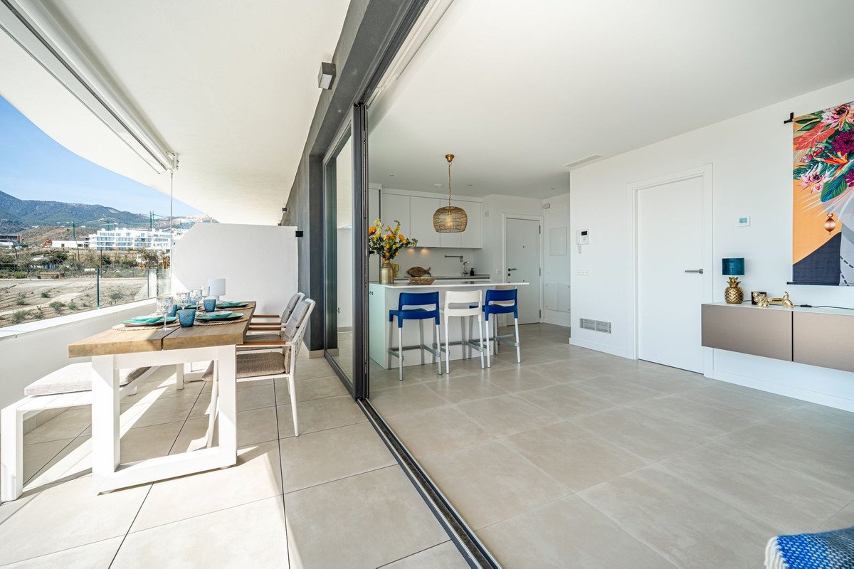 2 Bed Middle Floor Apartment in Fuengirola