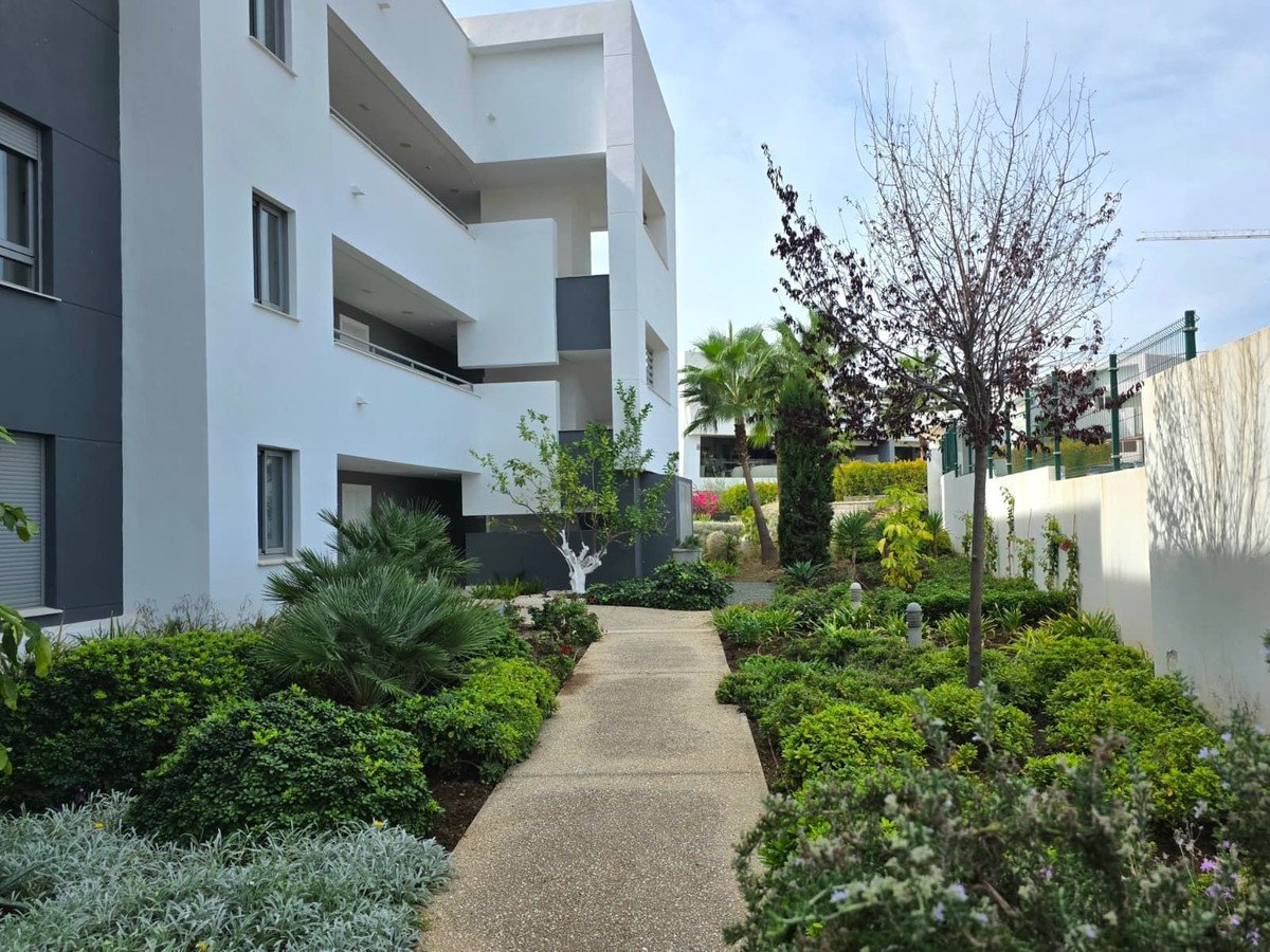 2 Bed Ground Floor Apartment in Selwo
