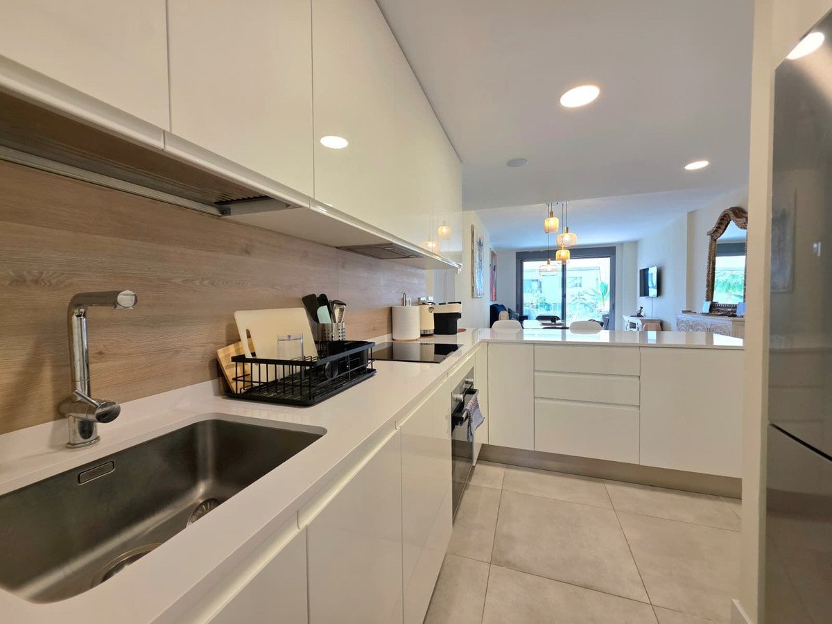 2 Bed Ground Floor Apartment in Selwo