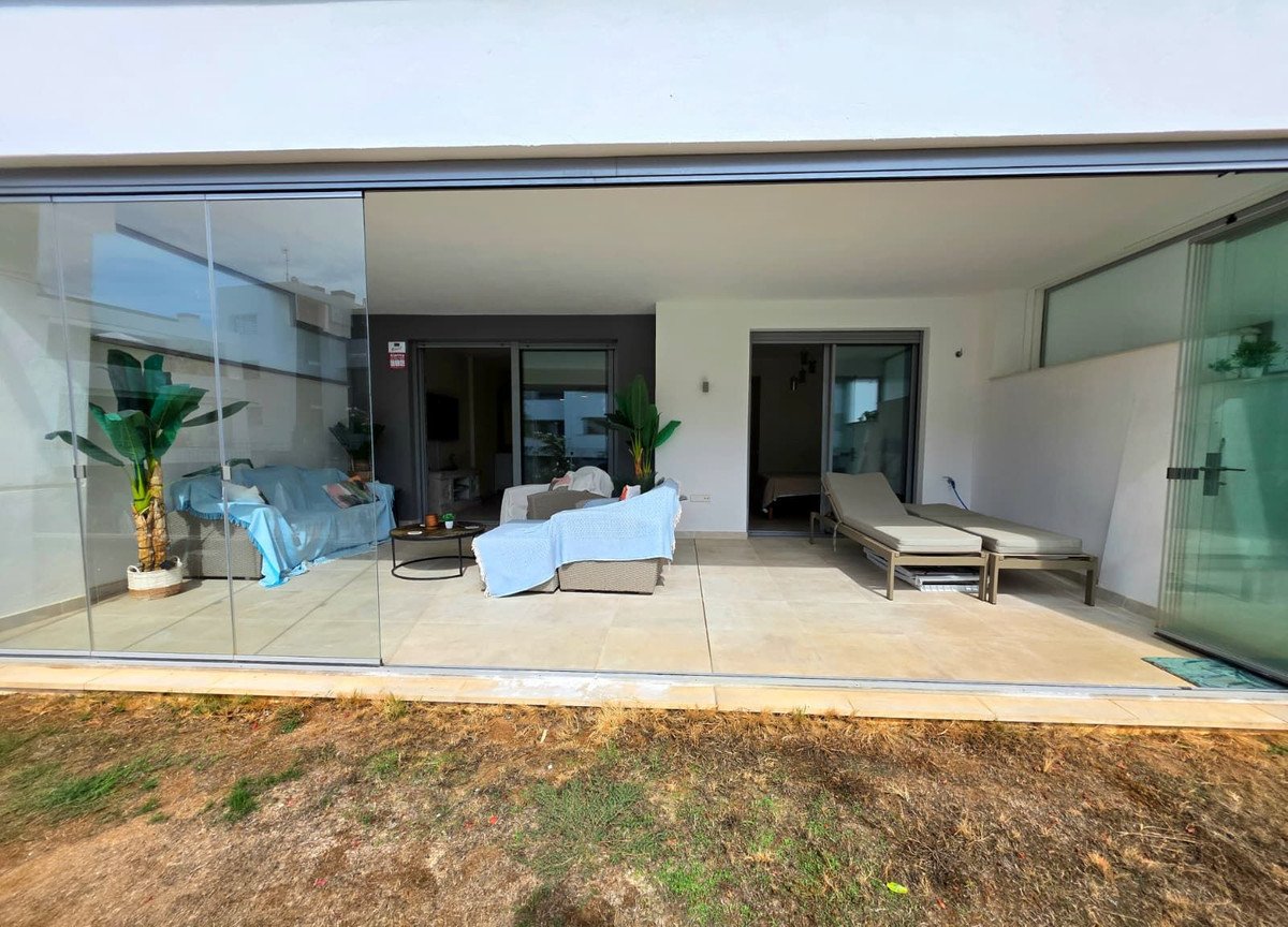 2 Bed Ground Floor Apartment in Selwo