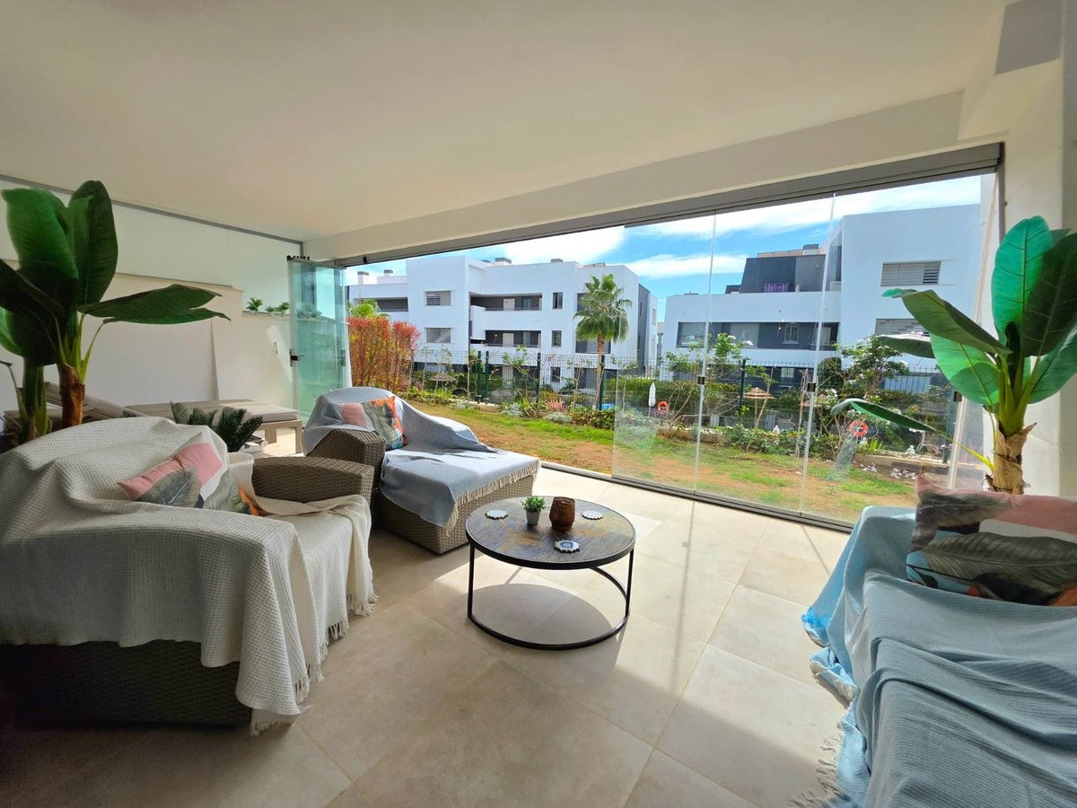 2 Bed Ground Floor Apartment in Selwo